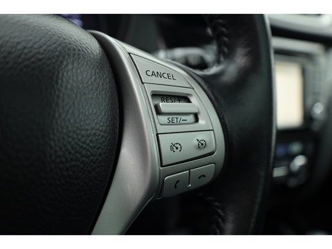 Nissan QASHQAI 1.2 N-Connecta | Panoramadak | Trekhaak | 360cam | Lane Assist | Cruise Control | 18"  controleren