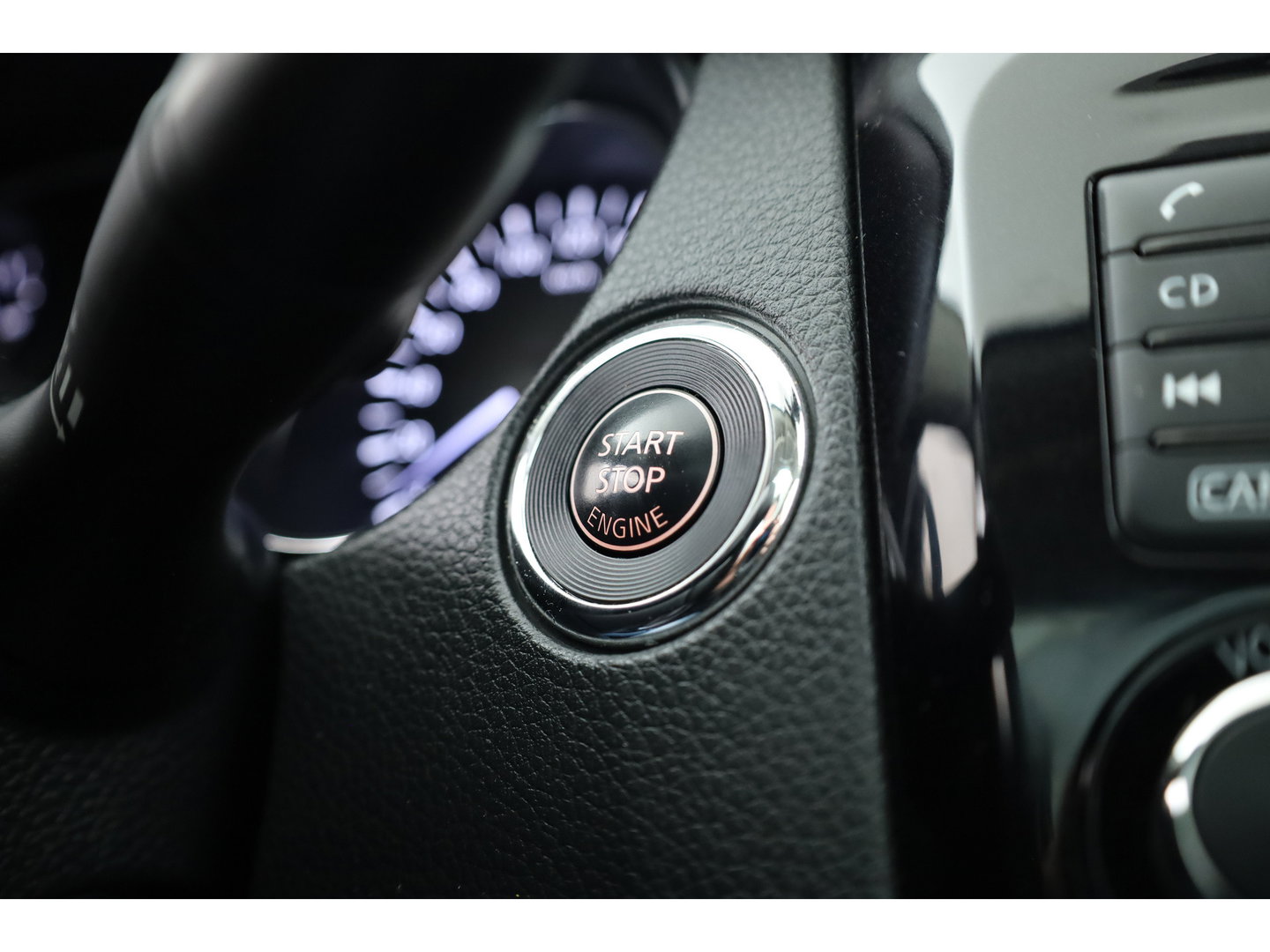 Nissan QASHQAI 1.2 N-Connecta | Panoramadak | Trekhaak | 360cam | Lane Assist | Cruise Control | 18"  controleren