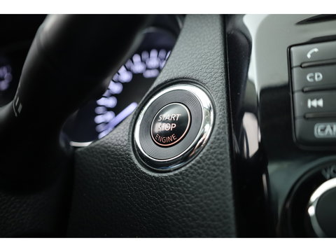 Nissan QASHQAI 1.2 N-Connecta | Panoramadak | Trekhaak | 360cam | Lane Assist | Cruise Control | 18"  controleren