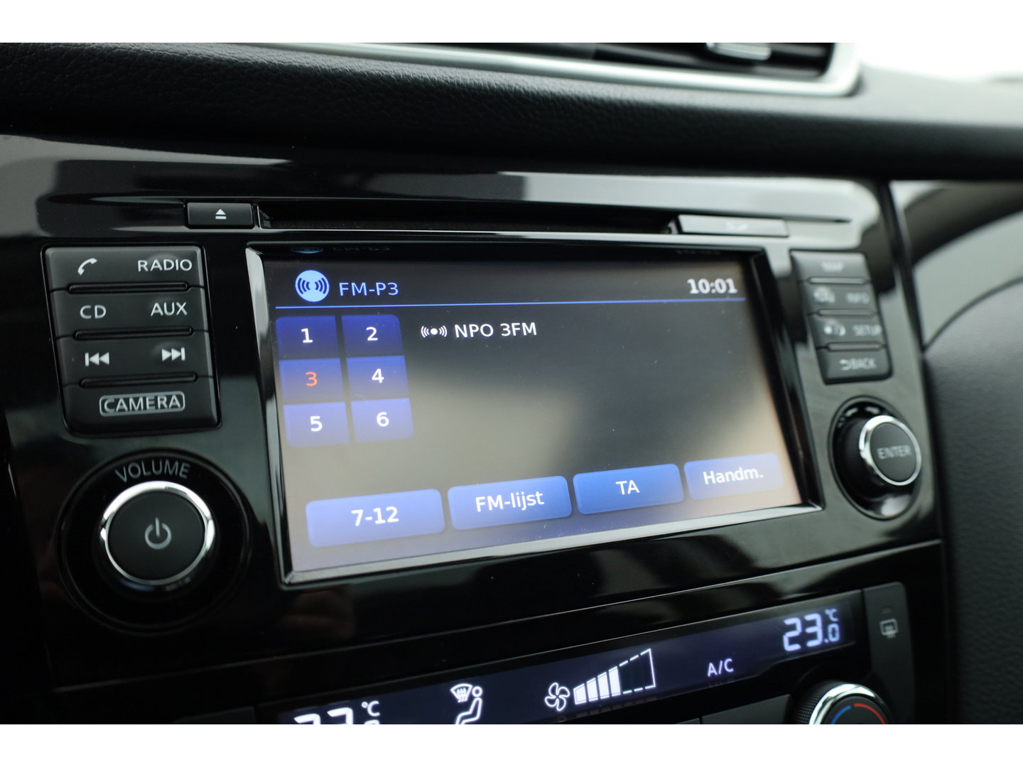 Nissan QASHQAI 1.2 N-Connecta | Panoramadak | Trekhaak | 360cam | Lane Assist | Cruise Control | 18"  controleren