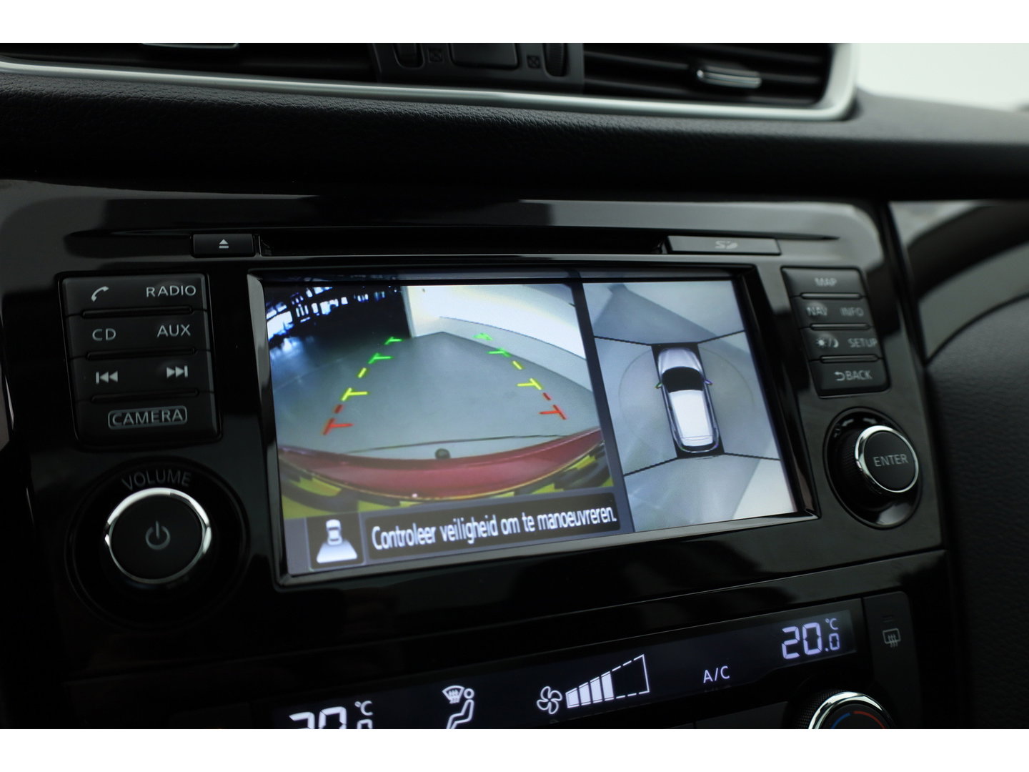 Nissan QASHQAI 1.2 N-Connecta | Panoramadak | Trekhaak | 360cam | Lane Assist | Cruise Control | 18"  controleren