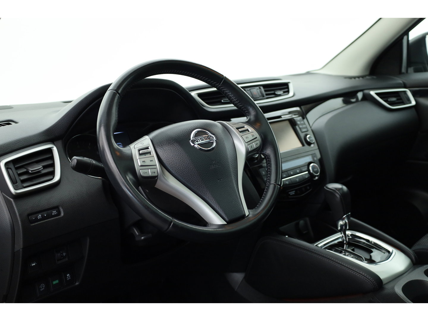 Nissan QASHQAI 1.2 N-Connecta | Panoramadak | Trekhaak | 360cam | Lane Assist | Cruise Control | 18"  controleren