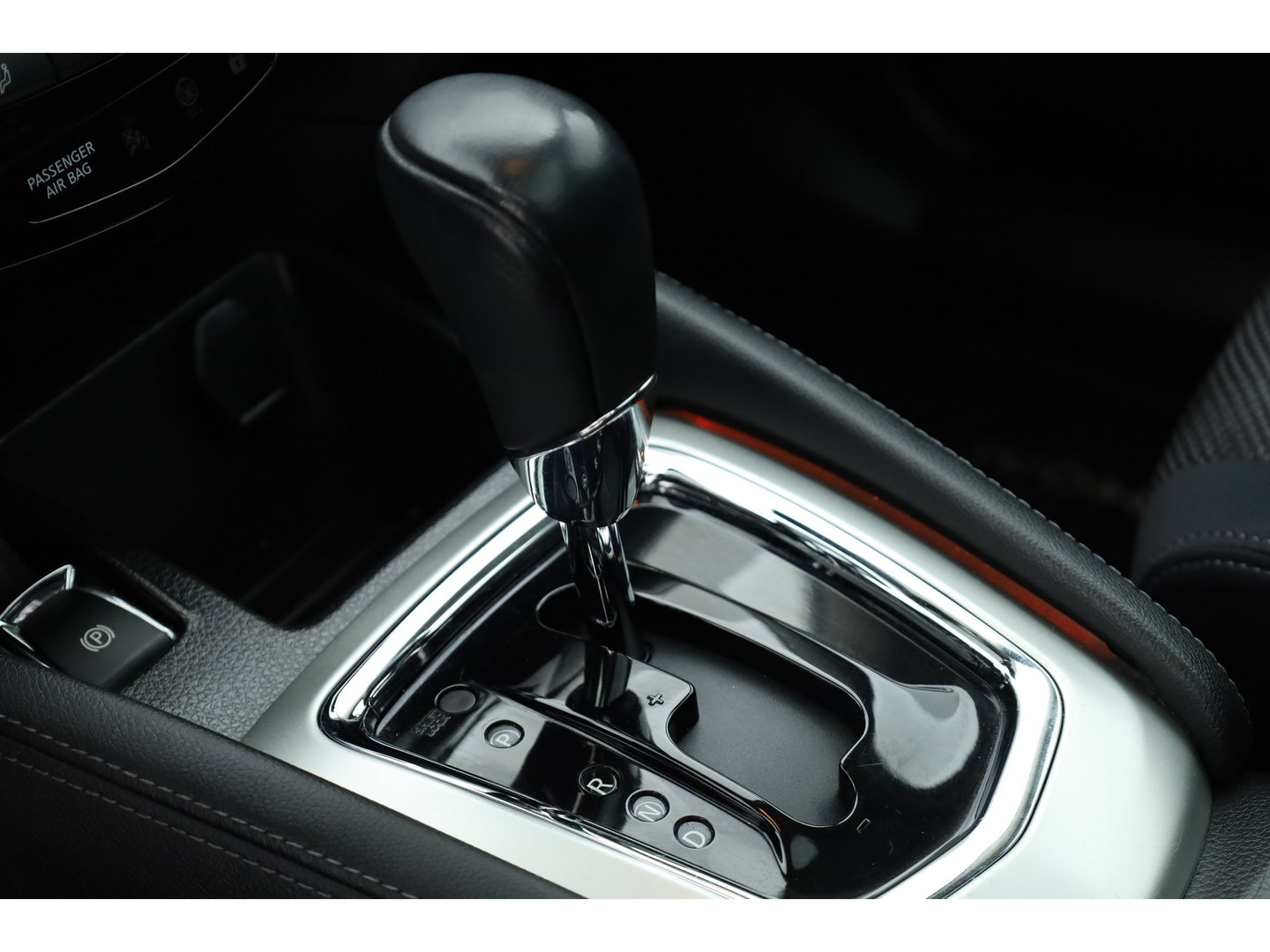 Nissan QASHQAI 1.2 N-Connecta | Panoramadak | Trekhaak | 360cam | Lane Assist | Cruise Control | 18"  controleren