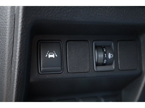 Nissan QASHQAI 1.2 N-Connecta | Panoramadak | Trekhaak | 360cam | Lane Assist | Cruise Control | 18"  controleren