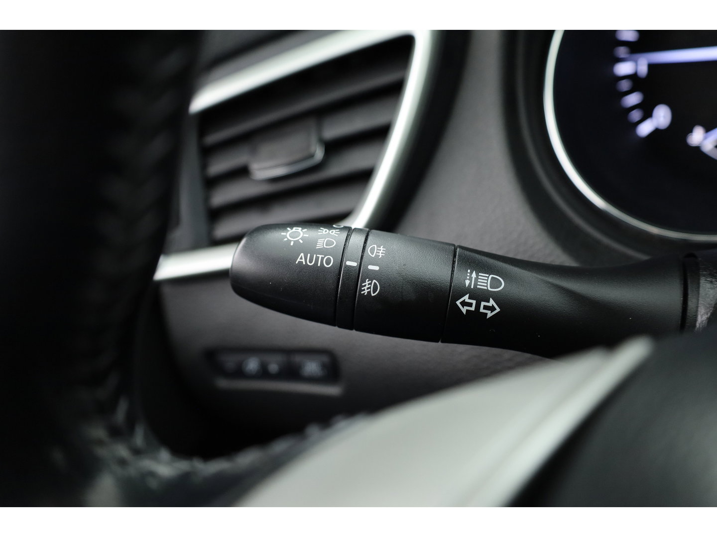 Nissan QASHQAI 1.2 N-Connecta | Panoramadak | Trekhaak | 360cam | Lane Assist | Cruise Control | 18"  controleren