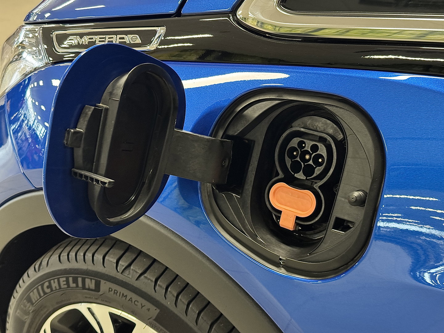 Opel Ampera-E Business executive 60 kWh | SOH 100% | Origneel Nederlands | Trekhaak | Apple Carplay | Android Auto | Stoelverwarming | Stuurwielverwarming | Bose | DAB | Camera |