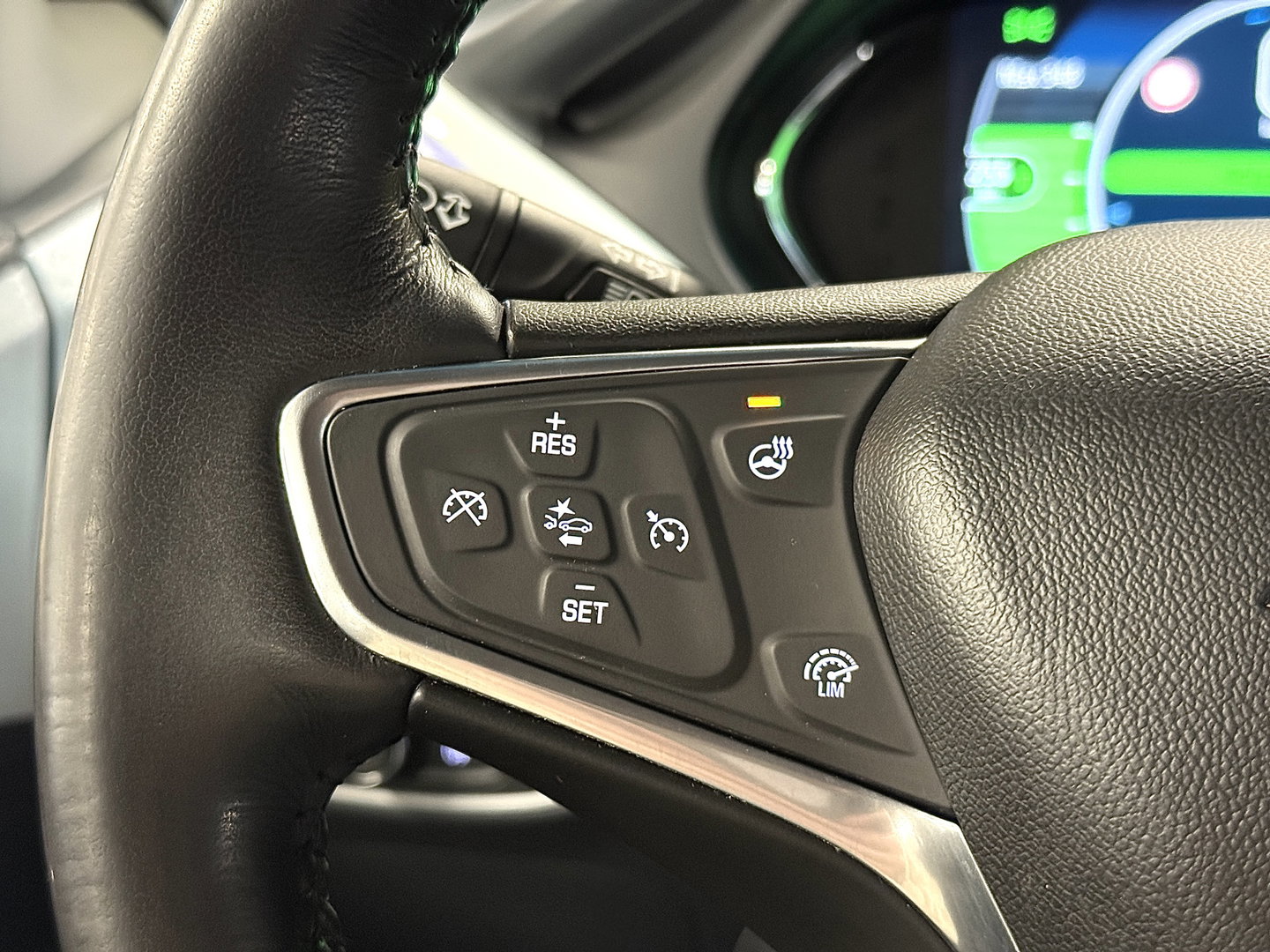Opel Ampera-E Business executive 60 kWh | SOH 100% | Origneel Nederlands | Trekhaak | Apple Carplay | Android Auto | Stoelverwarming | Stuurwielverwarming | Bose | DAB | Camera |