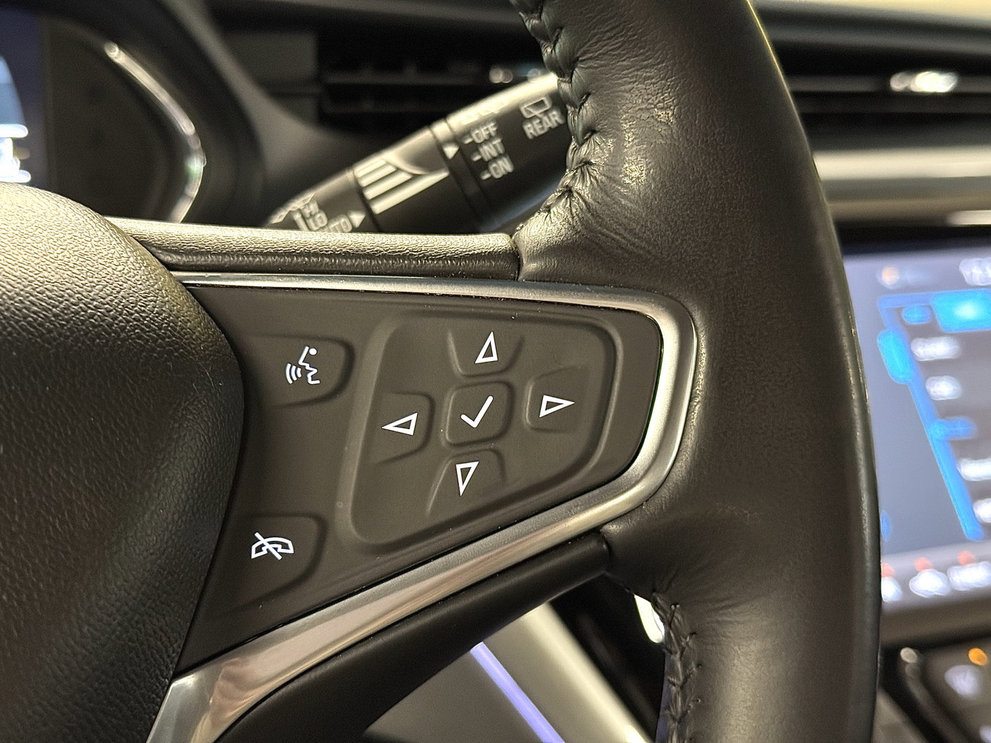 Opel Ampera-E Business executive 60 kWh | SOH 100% | Origneel Nederlands | Trekhaak | Apple Carplay | Android Auto | Stoelverwarming | Stuurwielverwarming | Bose | DAB | Camera |