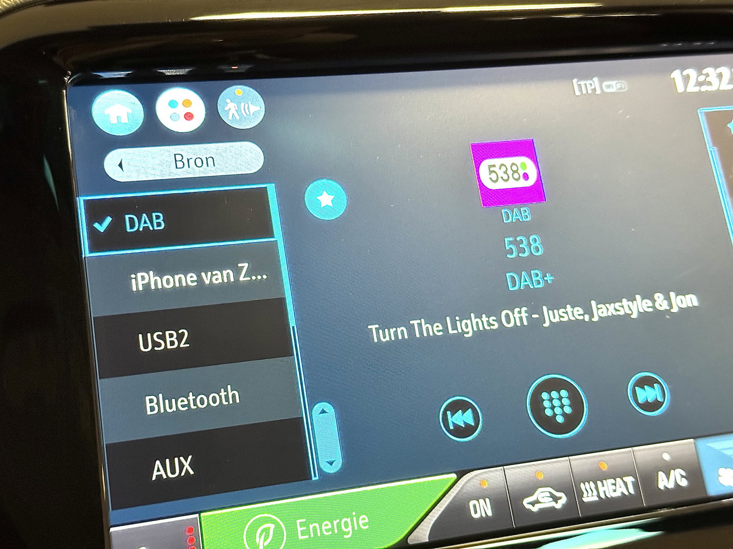 Opel Ampera-E Business executive 60 kWh | SOH 100% | Origneel Nederlands | Trekhaak | Apple Carplay | Android Auto | Stoelverwarming | Stuurwielverwarming | Bose | DAB | Camera |