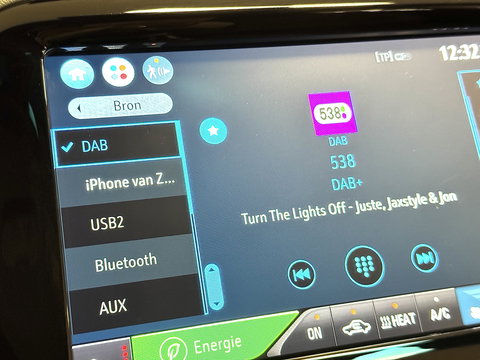 Opel Ampera-E Business executive 60 kWh | SOH 100% | Origneel Nederlands | Trekhaak | Apple Carplay | Android Auto | Stoelverwarming | Stuurwielverwarming | Bose | DAB | Camera |