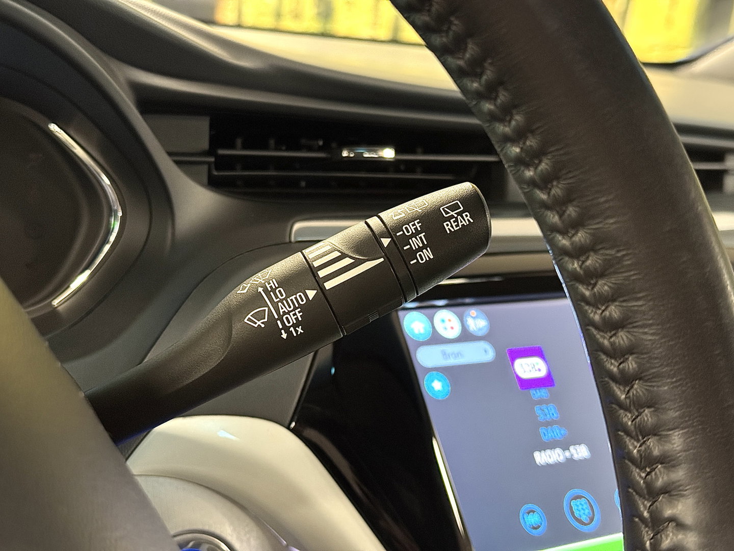 Opel Ampera-E Business executive 60 kWh | SOH 100% | Origneel Nederlands | Trekhaak | Apple Carplay | Android Auto | Stoelverwarming | Stuurwielverwarming | Bose | DAB | Camera |