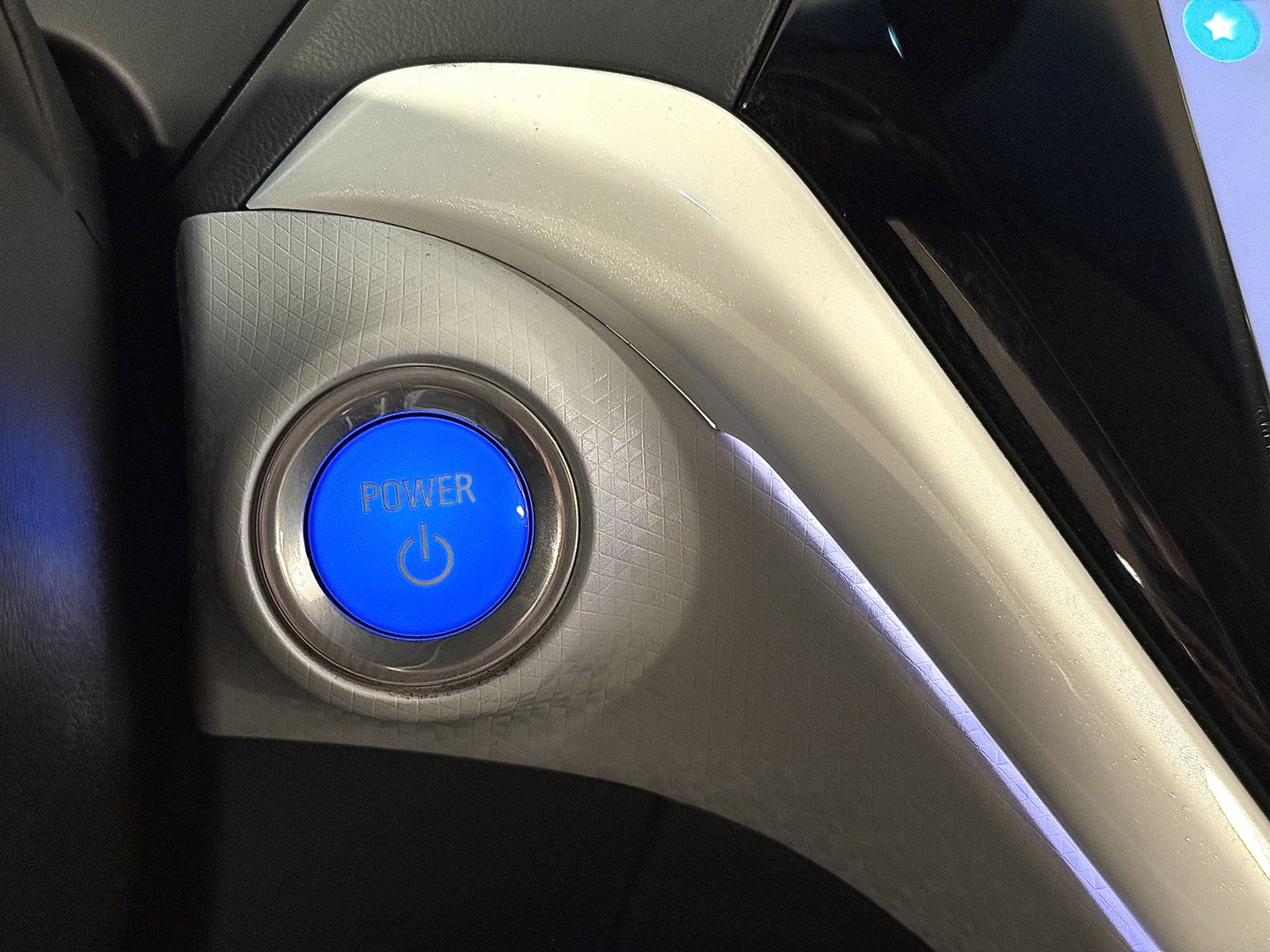 Opel Ampera-E Business executive 60 kWh | SOH 100% | Origneel Nederlands | Trekhaak | Apple Carplay | Android Auto | Stoelverwarming | Stuurwielverwarming | Bose | DAB | Camera |