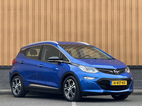 Opel Ampera-E Business executive 60 kWh | SOH 100% | Origneel Nederlands | Trekhaak | Apple Carplay | Android Auto | Stoelverwarming | Stuurwielverwarming | Bose | DAB | Camera |