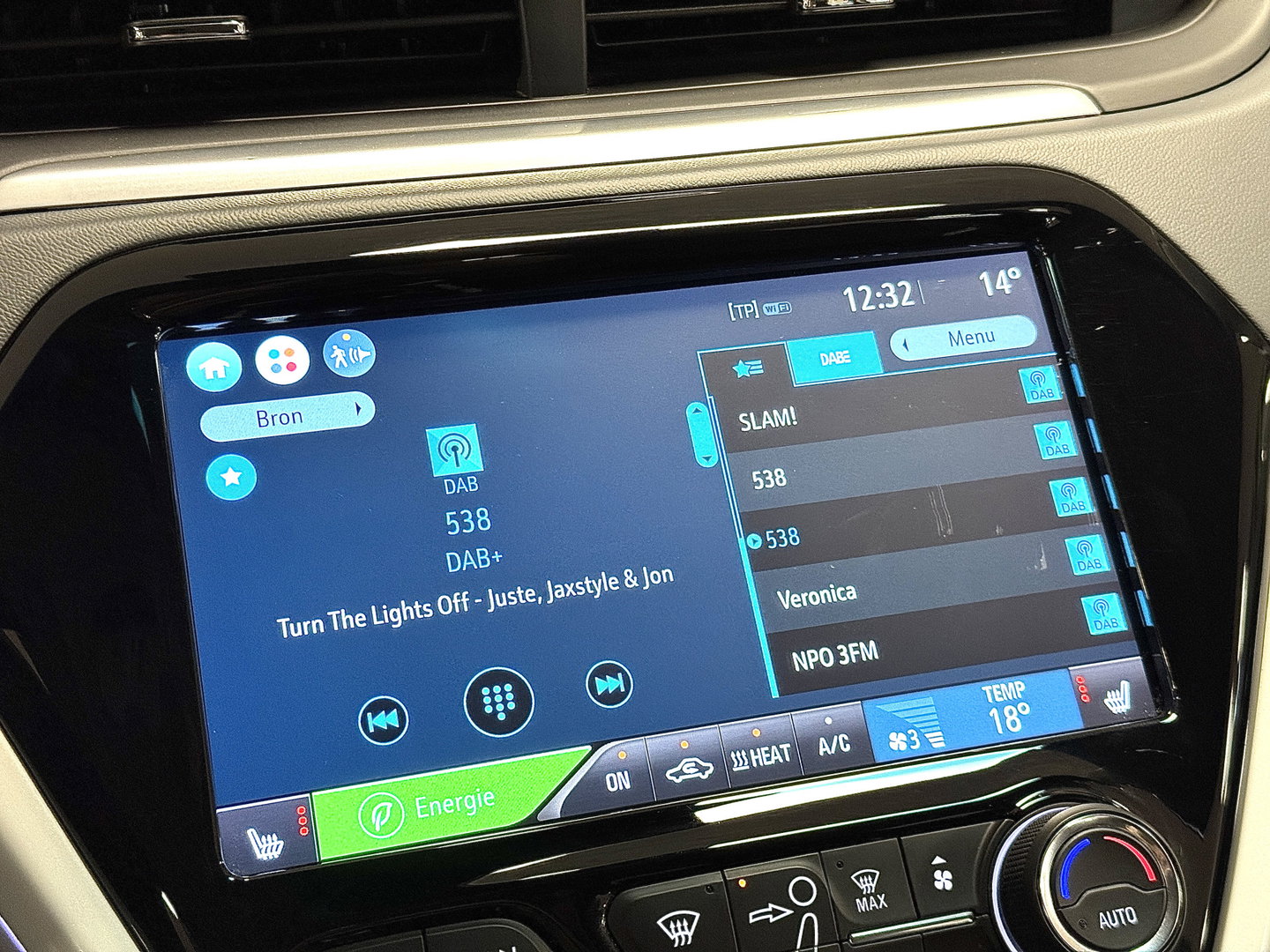 Opel Ampera-E Business executive 60 kWh | SOH 100% | Origneel Nederlands | Trekhaak | Apple Carplay | Android Auto | Stoelverwarming | Stuurwielverwarming | Bose | DAB | Camera |