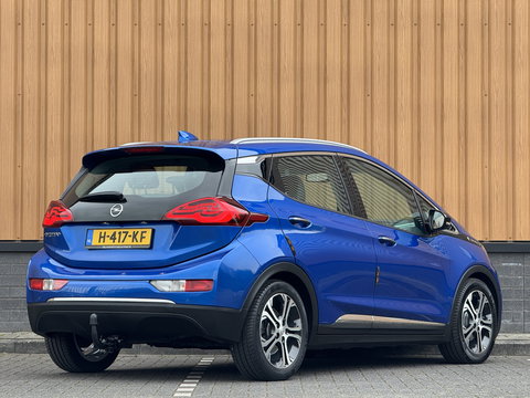 Opel Ampera-E Business executive 60 kWh | SOH 100% | Origneel Nederlands | Trekhaak | Apple Carplay | Android Auto | Stoelverwarming | Stuurwielverwarming | Bose | DAB | Camera |