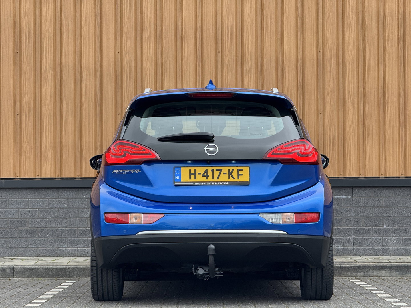 Opel Ampera-E Business executive 60 kWh | SOH 100% | Origneel Nederlands | Trekhaak | Apple Carplay | Android Auto | Stoelverwarming | Stuurwielverwarming | Bose | DAB | Camera |
