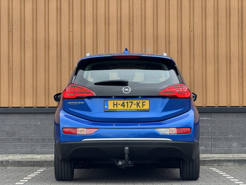 Opel Ampera-E Business executive 60 kWh | SOH 100% | Origneel Nederlands | Trekhaak | Apple Carplay | Android Auto | Stoelverwarming | Stuurwielverwarming | Bose | DAB | Camera |