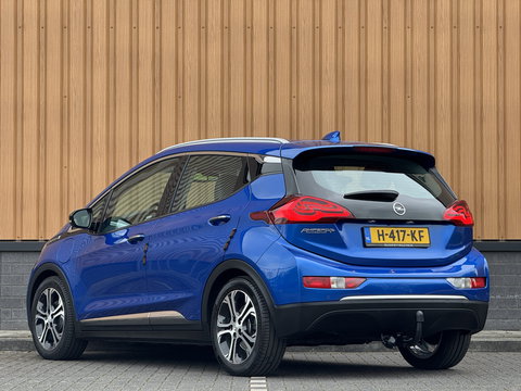 Opel Ampera-E Business executive 60 kWh | SOH 100% | Origneel Nederlands | Trekhaak | Apple Carplay | Android Auto | Stoelverwarming | Stuurwielverwarming | Bose | DAB | Camera |
