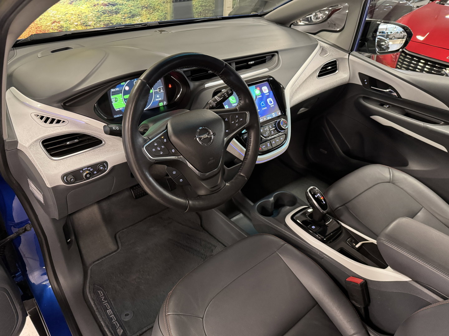 Opel Ampera-E Business executive 60 kWh | SOH 100% | Origneel Nederlands | Trekhaak | Apple Carplay | Android Auto | Stoelverwarming | Stuurwielverwarming | Bose | DAB | Camera |