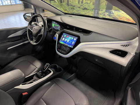 Opel Ampera-E Business executive 60 kWh | SOH 100% | Origneel Nederlands | Trekhaak | Apple Carplay | Android Auto | Stoelverwarming | Stuurwielverwarming | Bose | DAB | Camera |