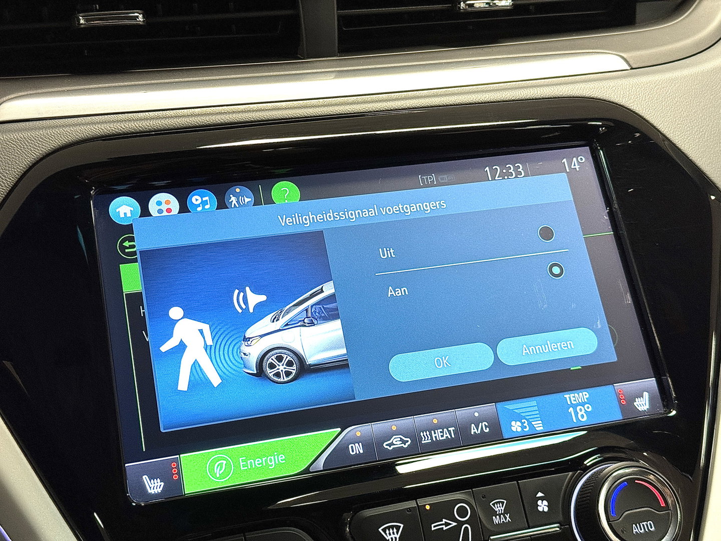 Opel Ampera-E Business executive 60 kWh | SOH 100% | Origneel Nederlands | Trekhaak | Apple Carplay | Android Auto | Stoelverwarming | Stuurwielverwarming | Bose | DAB | Camera |