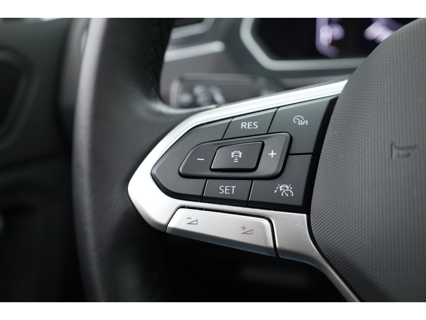 Volkswagen Tiguan 1.4 TSI eHybrid Elegance | Pano | 360cam |  Massage | IQ. Light | Stoel- Stuurverw. | Adapt. Cruise | Dodehoekdet.