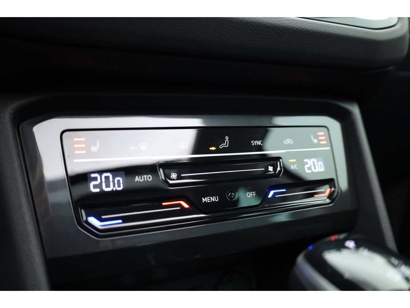 Volkswagen Tiguan 1.4 TSI eHybrid Elegance | Pano | 360cam |  Massage | IQ. Light | Stoel- Stuurverw. | Adapt. Cruise | Dodehoekdet.