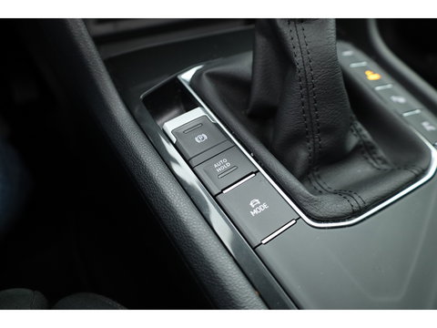 Volkswagen Tiguan 1.4 TSI eHybrid Elegance | Pano | 360cam |  Massage | IQ. Light | Stoel- Stuurverw. | Adapt. Cruise | Dodehoekdet.