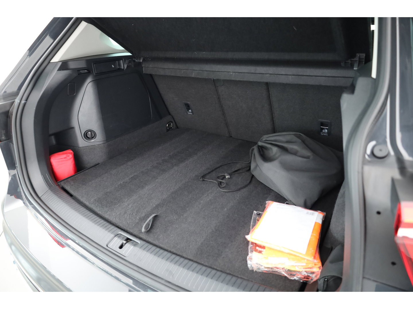 Volkswagen Tiguan 1.4 TSI eHybrid Elegance | Pano | 360cam |  Massage | IQ. Light | Stoel- Stuurverw. | Adapt. Cruise | Dodehoekdet.