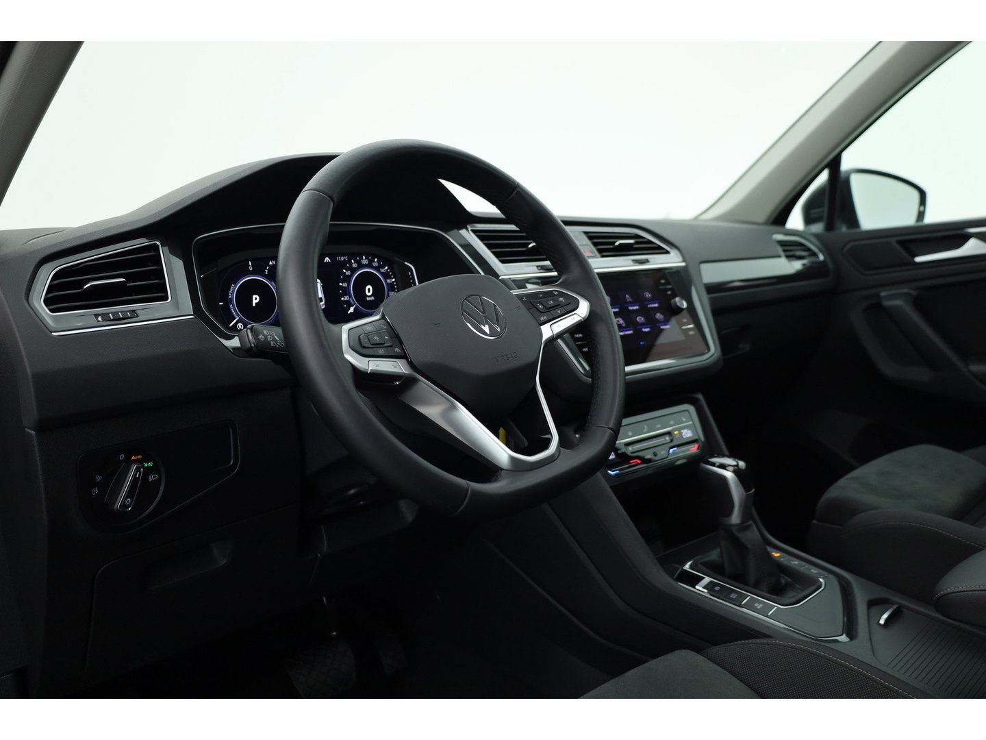 Volkswagen Tiguan 1.4 TSI eHybrid Elegance | Pano | 360cam |  Massage | IQ. Light | Stoel- Stuurverw. | Adapt. Cruise | Dodehoekdet.