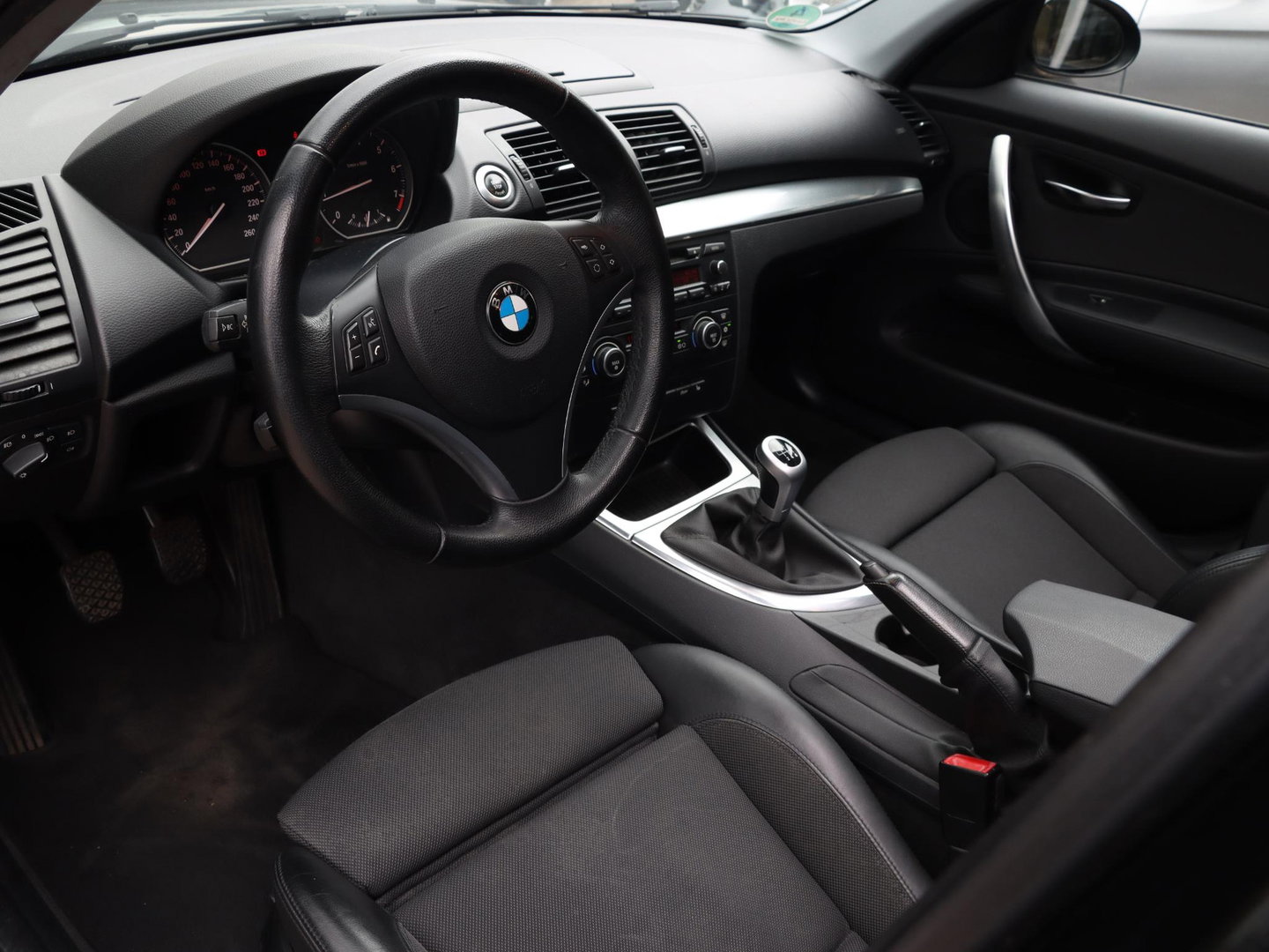 BMW 1-serie 120i 170pk Sportstoelen Schuifdak Xenon 17 inch