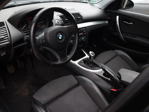 BMW 1-serie 120i 170pk Sportstoelen Schuifdak Xenon 17 inch