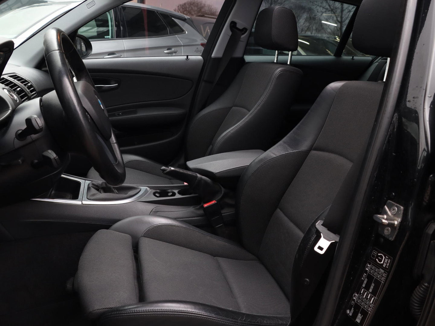 BMW 1-serie 120i 170pk Sportstoelen Schuifdak Xenon 17 inch