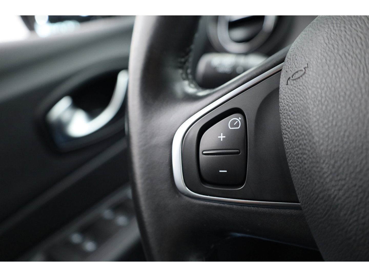 Renault Captur 0.9 TCe Intens | Navi | LED | All Season | Camera | Cruise Ctrl. | Clima | Android Auto | 17''