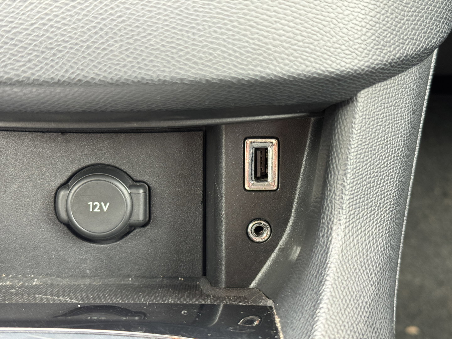 Peugeot 308 SW 1.6 BlueHDI Blue Lease Pack | Handel / Export | Navigatie | Parkeersensoren | Airconditioning | Bluetooth | Cruise Control | Trekhaak | Automatische Verlichting |