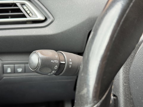 Peugeot 308 SW 1.6 BlueHDI Blue Lease Pack | Handel / Export | Navigatie | Parkeersensoren | Airconditioning | Bluetooth | Cruise Control | Trekhaak | Automatische Verlichting |