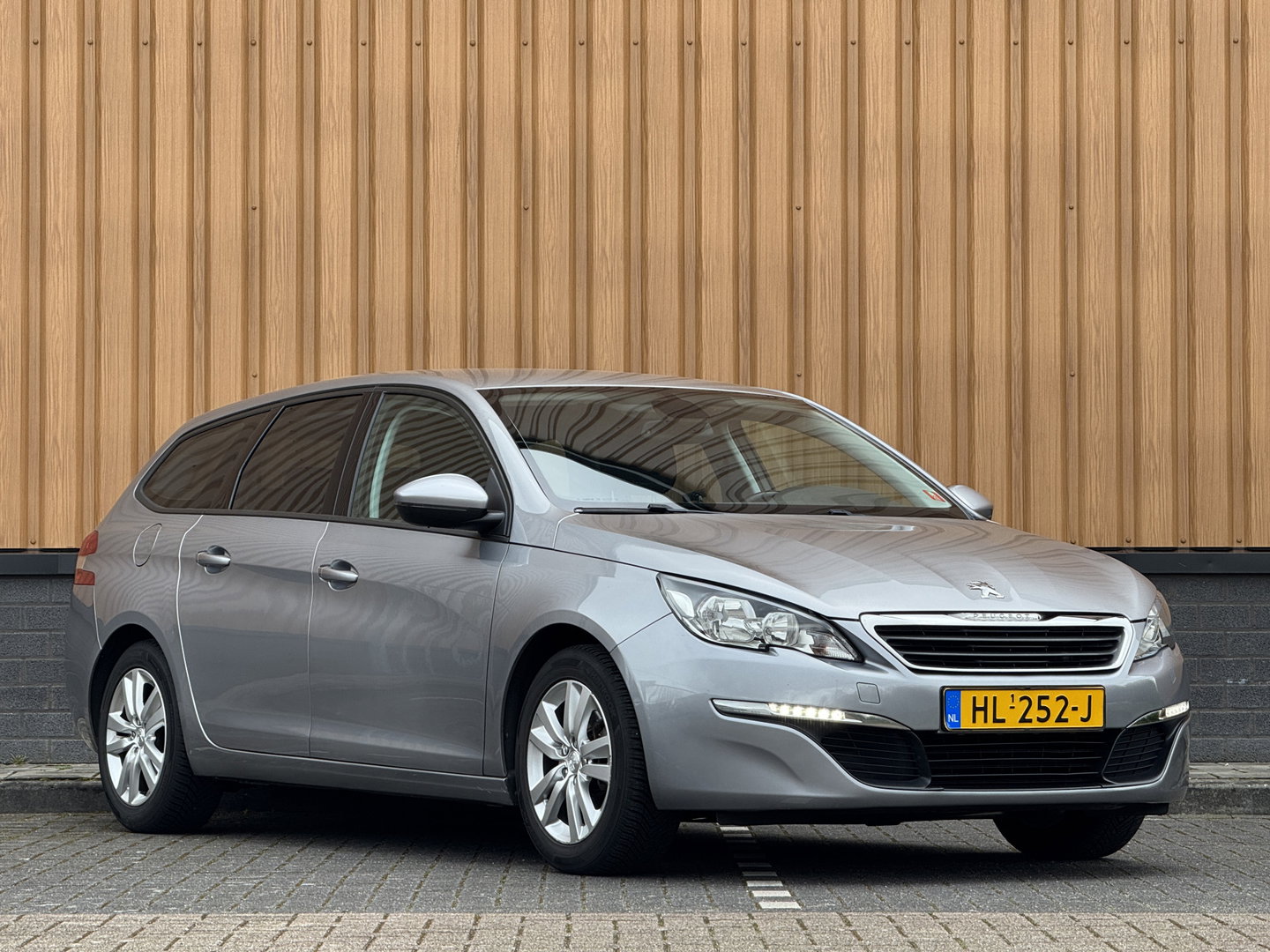 Peugeot 308 SW 1.6 BlueHDI Blue Lease Pack | Handel / Export | Navigatie | Parkeersensoren | Airconditioning | Bluetooth | Cruise Control | Trekhaak | Automatische Verlichting |