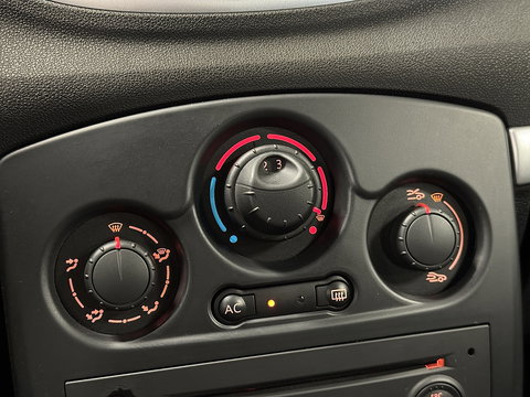 Renault Clio 1.6-16V Dynamique | Automaat | Origineel Nederlands |  NAP | Cruise Control | Radio | Trekhaak |