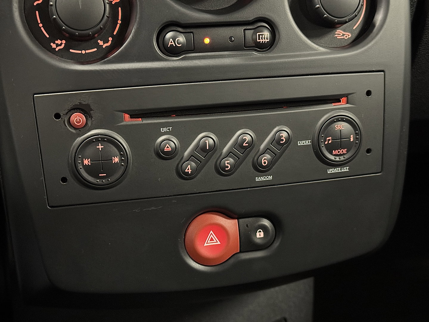 Renault Clio 1.6-16V Dynamique | Automaat | Origineel Nederlands |  NAP | Cruise Control | Radio | Trekhaak |