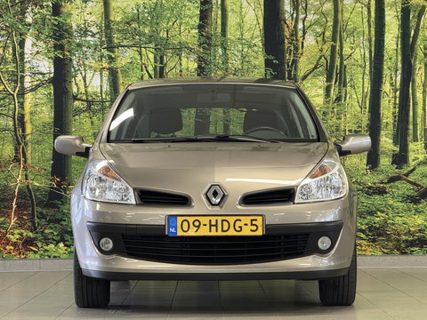 Renault Clio 1.6-16V Dynamique | Automaat | Origineel Nederlands |  NAP | Cruise Control | Radio | Trekhaak |