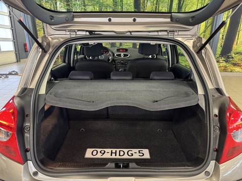 Renault Clio 1.6-16V Dynamique | Automaat | Origineel Nederlands |  NAP | Cruise Control | Radio | Trekhaak |