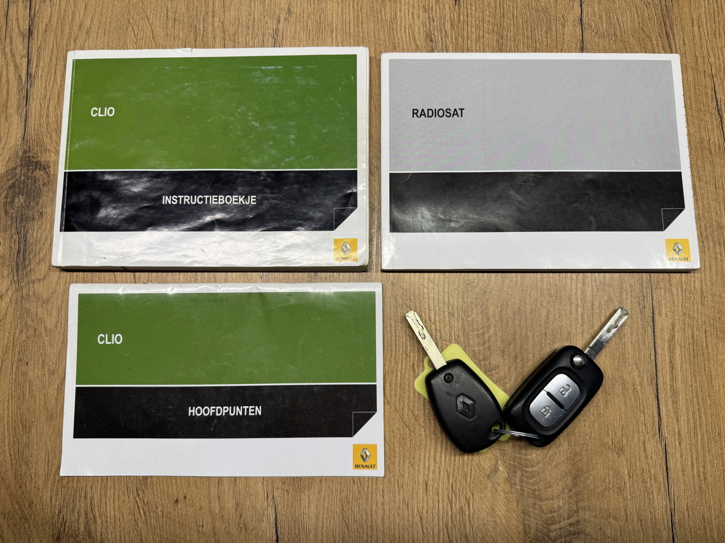 Renault Clio 1.6-16V Dynamique | Automaat | Origineel Nederlands |  NAP | Cruise Control | Radio | Trekhaak |