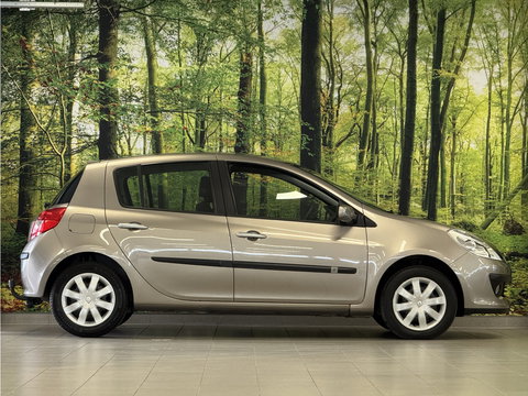 Renault Clio 1.6-16V Dynamique | Automaat | Origineel Nederlands |  NAP | Cruise Control | Radio | Trekhaak |