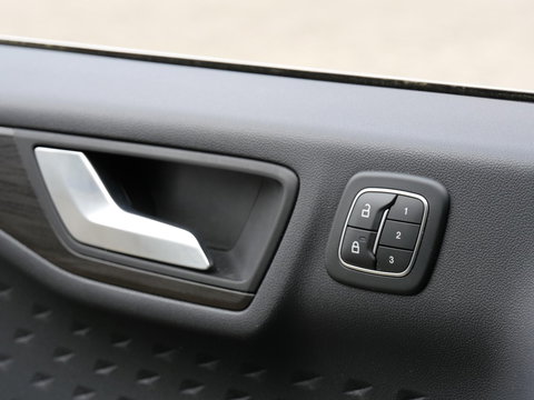 Ford Kuga 2.5 PHEV VIGNALE/ PANORAMADAK/ DRIVER ASSIST PACK/ TREKHAAK