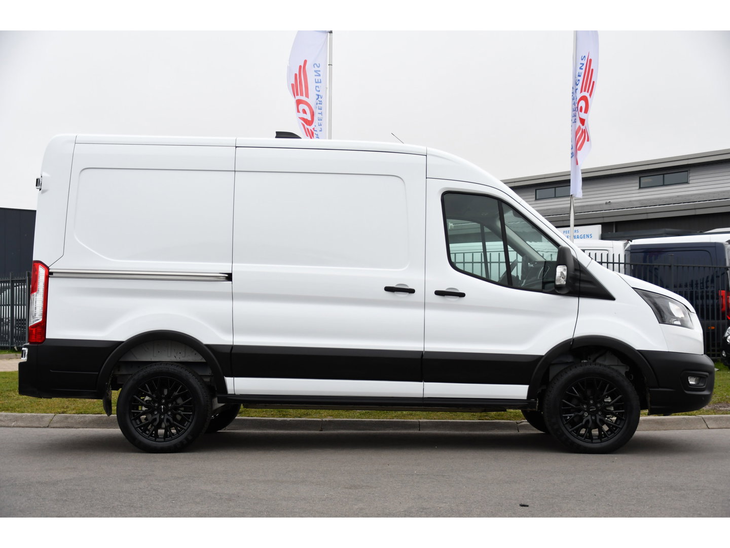 Ford E-Transit 350 L2H2 Trend 68 kWh PB Edition FACE LIFT! Camera, Virtual, Cruise, Carplay, Stoelverwarming, DEMO, Multimedia, Stuurverwarming, Uniek!