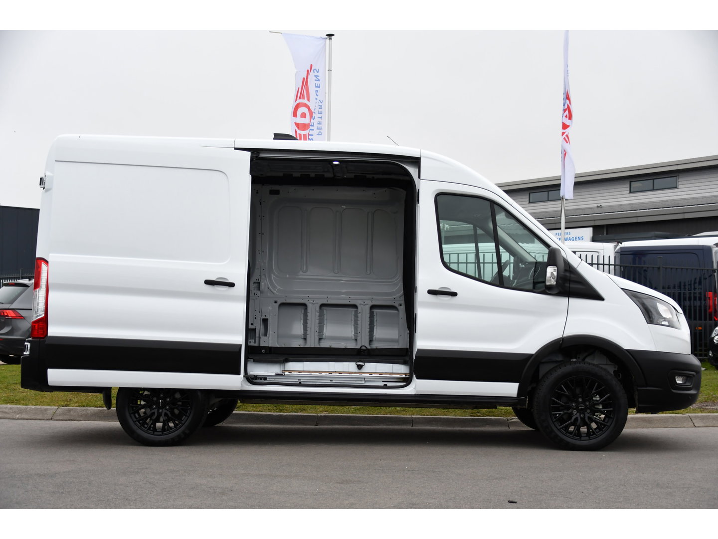 Ford E-Transit 350 L2H2 Trend 68 kWh PB Edition FACE LIFT! Camera, Virtual, Cruise, Carplay, Stoelverwarming, DEMO, Multimedia, Stuurverwarming, Uniek!