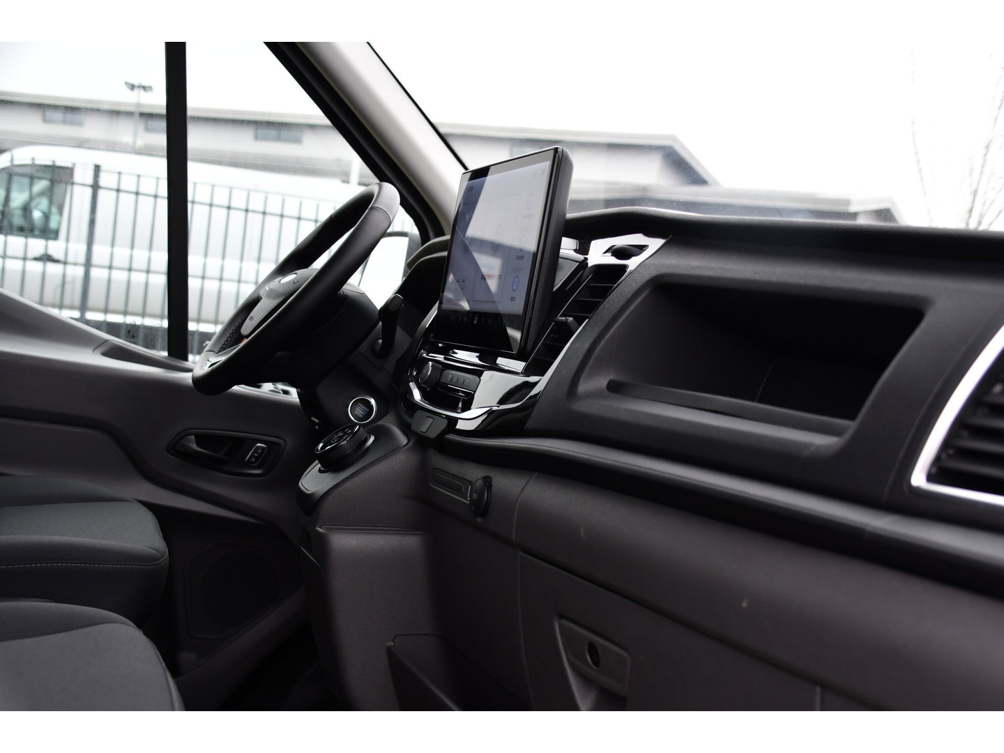 Ford E-Transit 350 L2H2 Trend 68 kWh PB Edition FACE LIFT! Camera, Virtual, Cruise, Carplay, Stoelverwarming, DEMO, Multimedia, Stuurverwarming, Uniek!