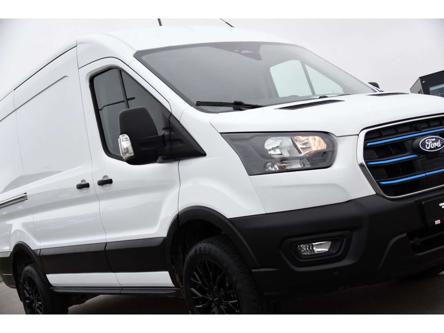 Ford E-Transit 350 L2H2 Trend 68 kWh PB Edition FACE LIFT! Camera, Virtual, Cruise, Carplay, Stoelverwarming, DEMO, Multimedia, Stuurverwarming, Uniek!