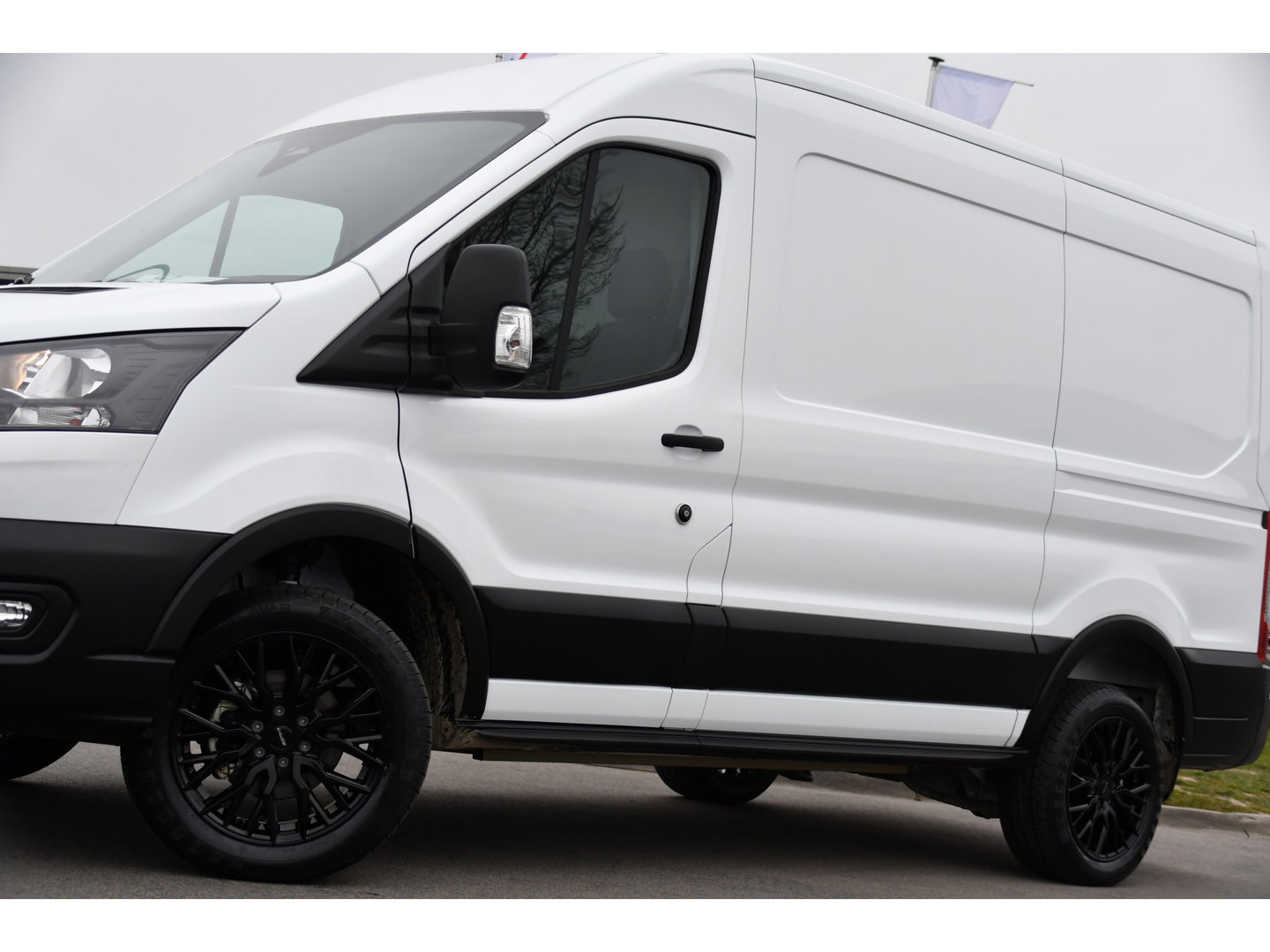 Ford E-Transit 350 L2H2 Trend 68 kWh PB Edition FACE LIFT! Camera, Virtual, Cruise, Carplay, Stoelverwarming, DEMO, Multimedia, Stuurverwarming, Uniek!