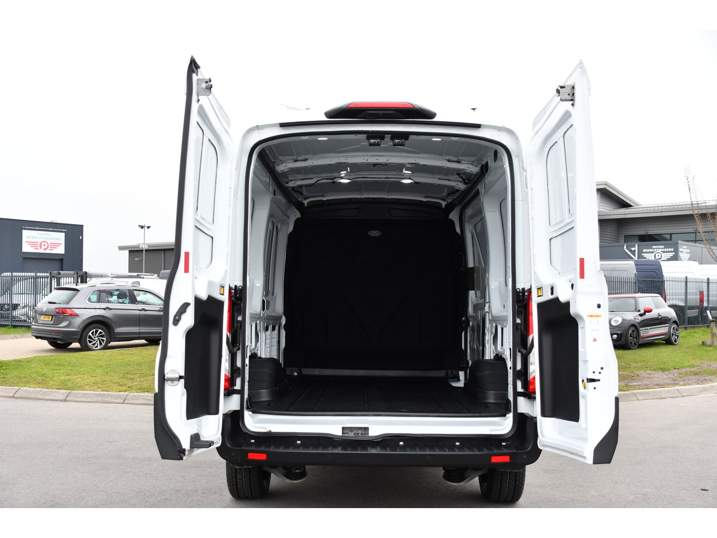 Ford E-Transit 350 L2H2 Trend 68 kWh PB Edition FACE LIFT! Camera, Virtual, Cruise, Carplay, Stoelverwarming, DEMO, Multimedia, Stuurverwarming, Uniek!